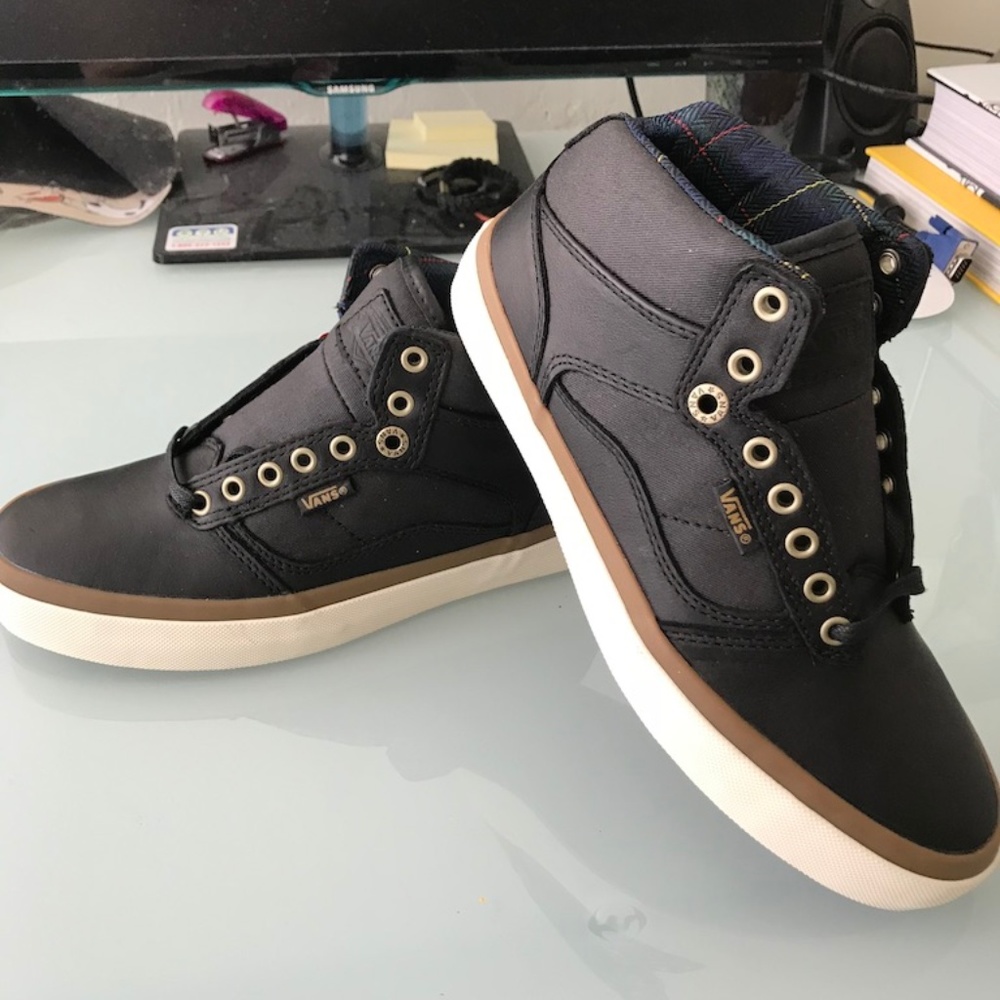 Brand New Vans Bedford women size 8